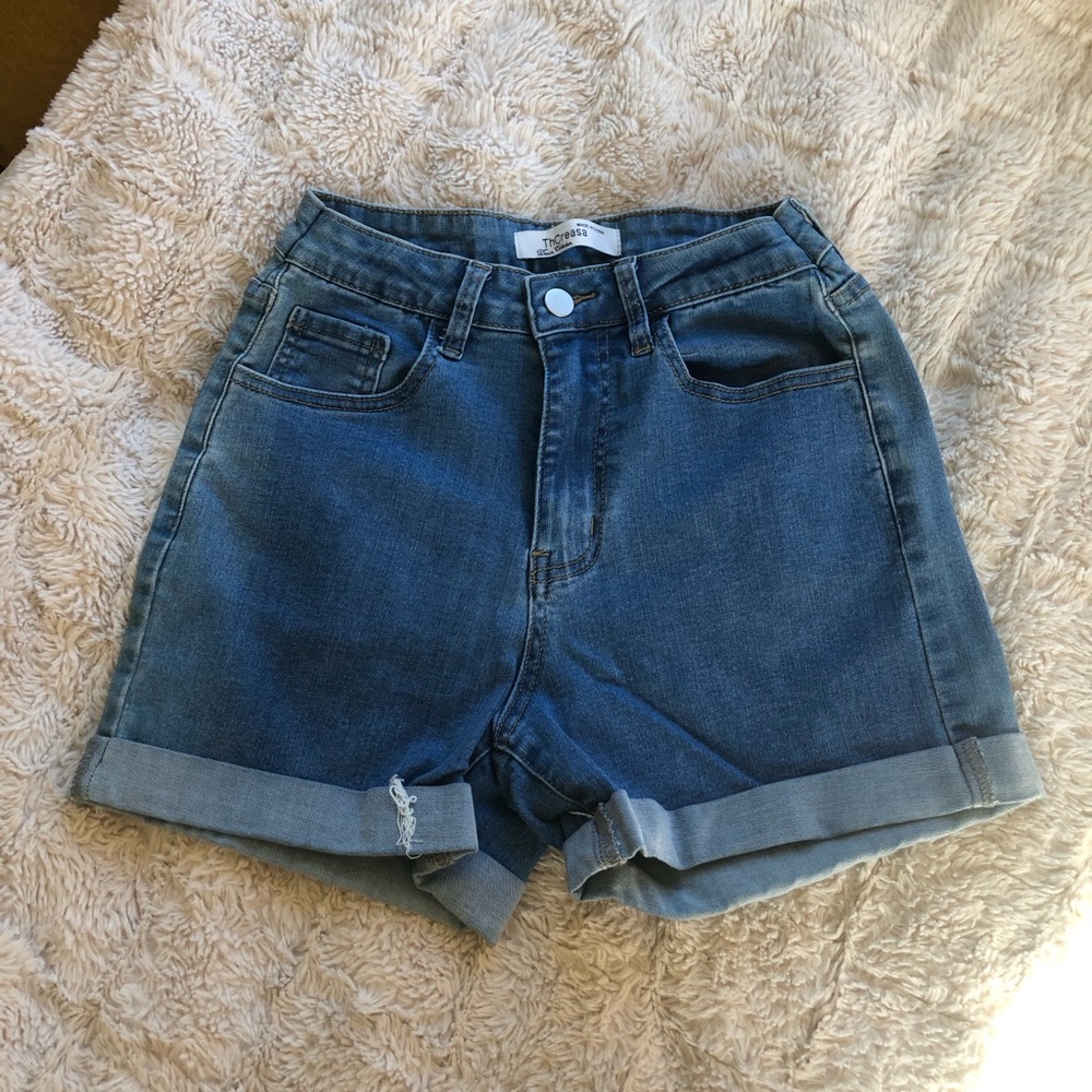 JEAN// Denim Jean Shorts
